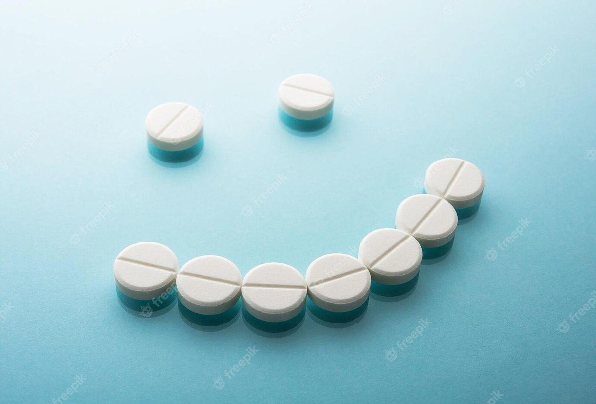 https://img.freepik.com/premium-photo/smile-face-from-pills-on-blue-background_800514-803.jpg?w=1380