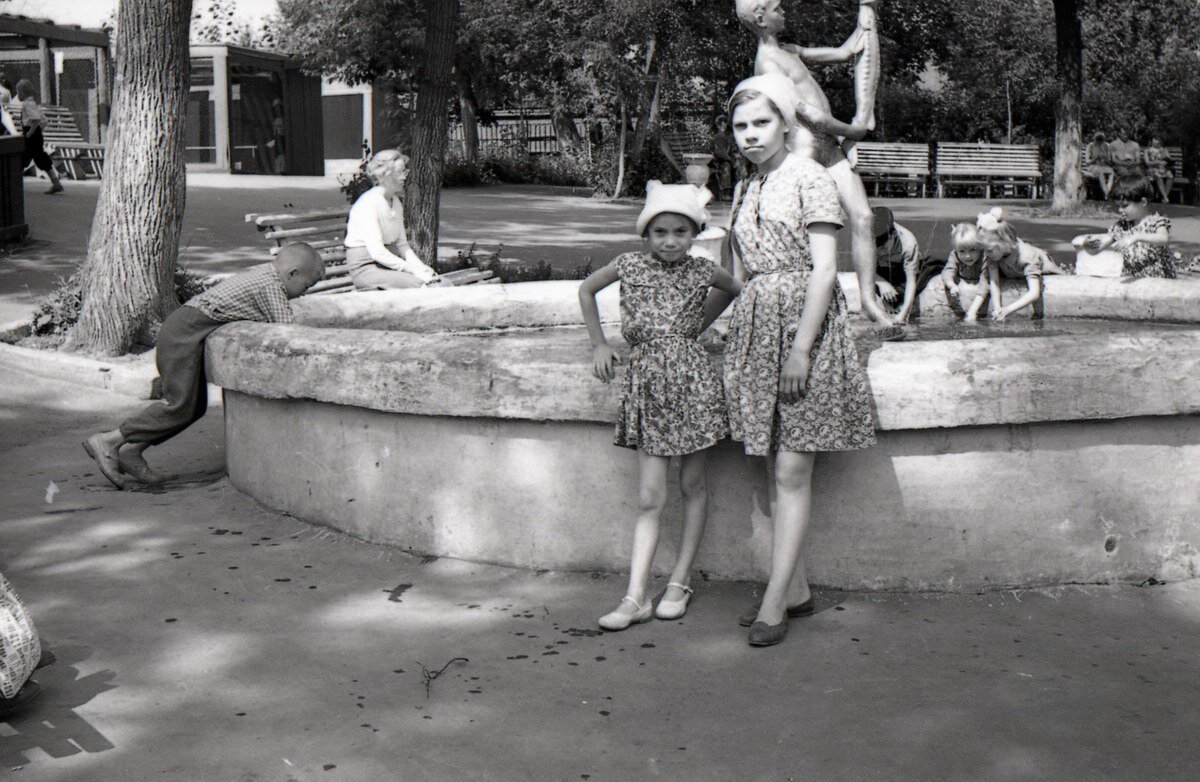 1964. В зоопарке. Источник: pastvu.com. Архив Анатолия Кожевникова