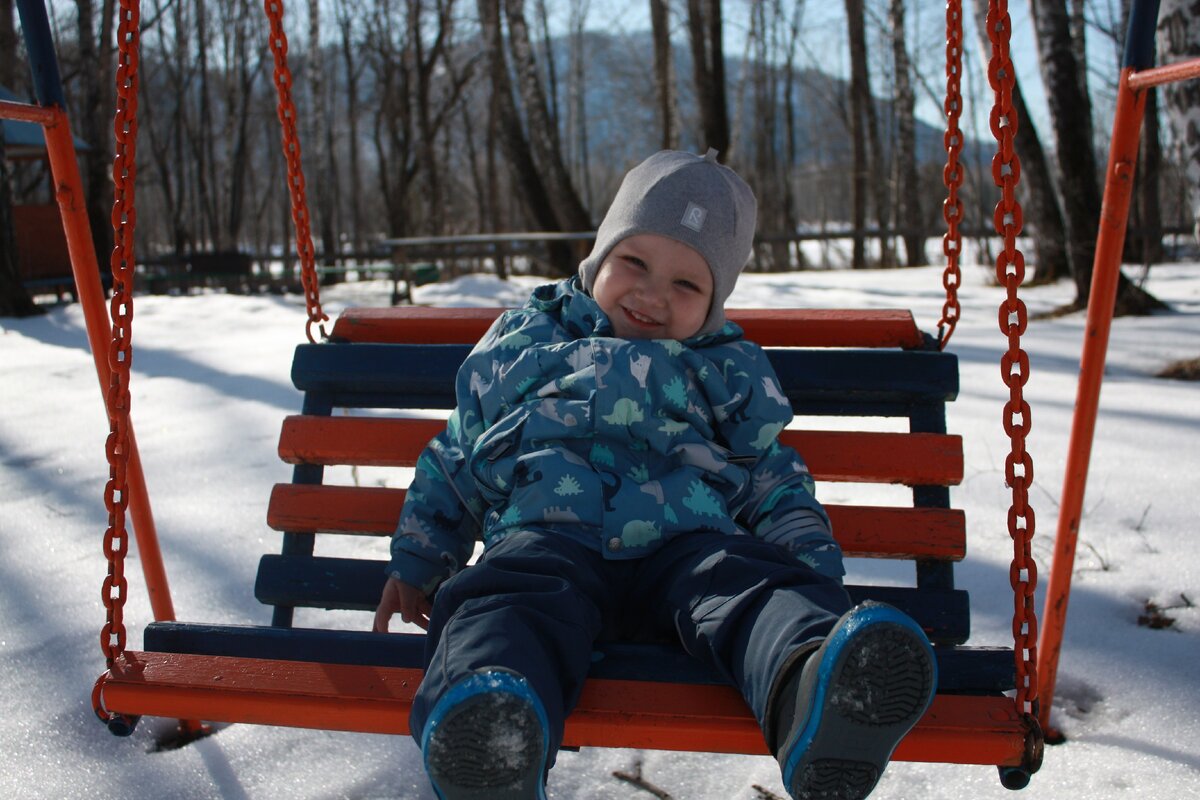 Качели развеселят любого