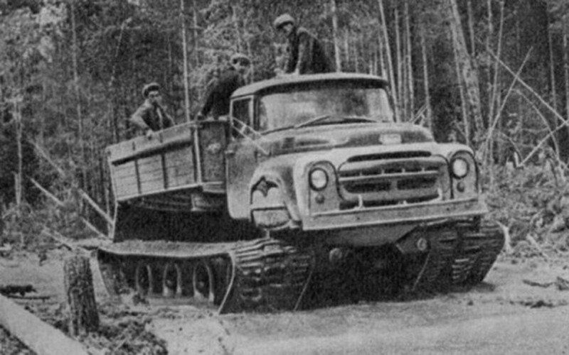 Витязь идет через тайгу