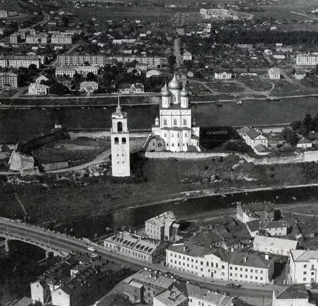 Псков Кремль и Троицкий собор фото