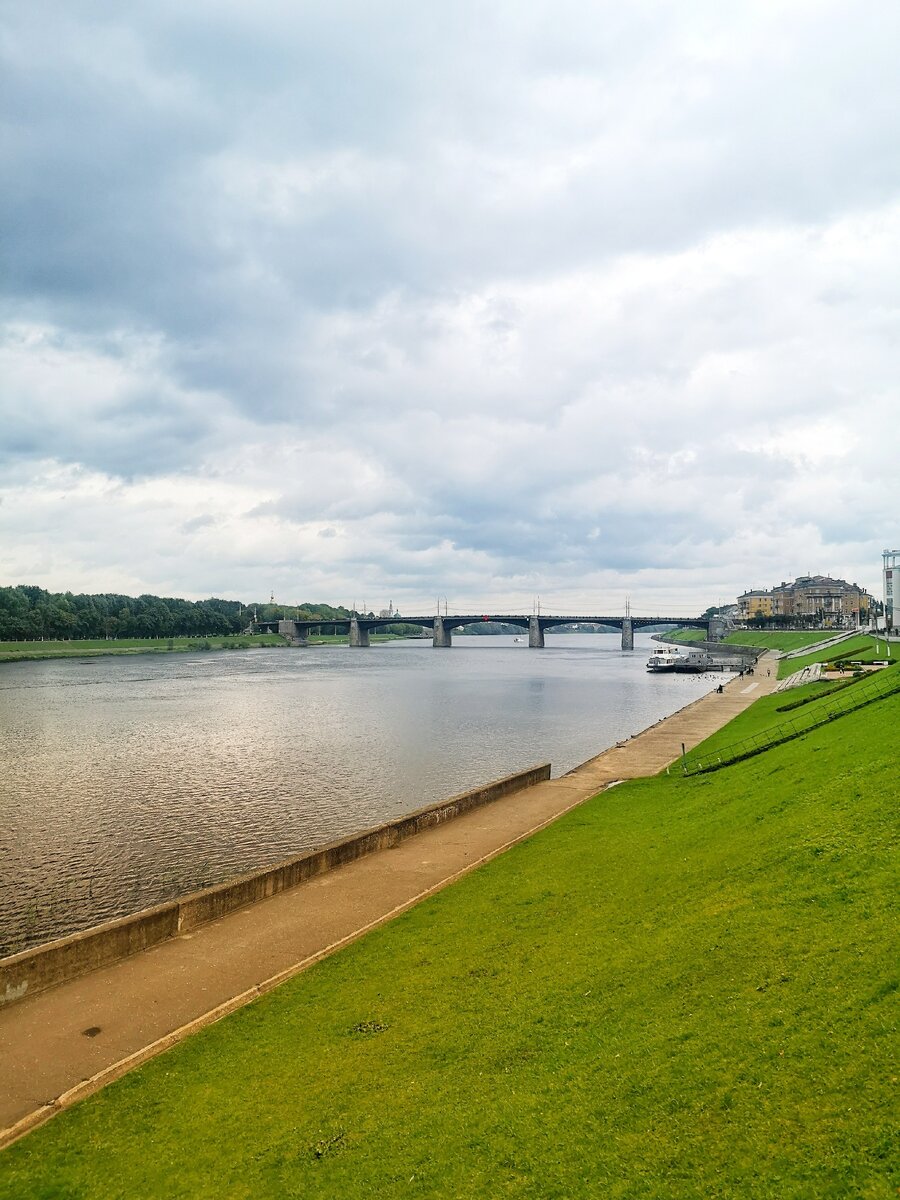 Вид с набережной на Волгу