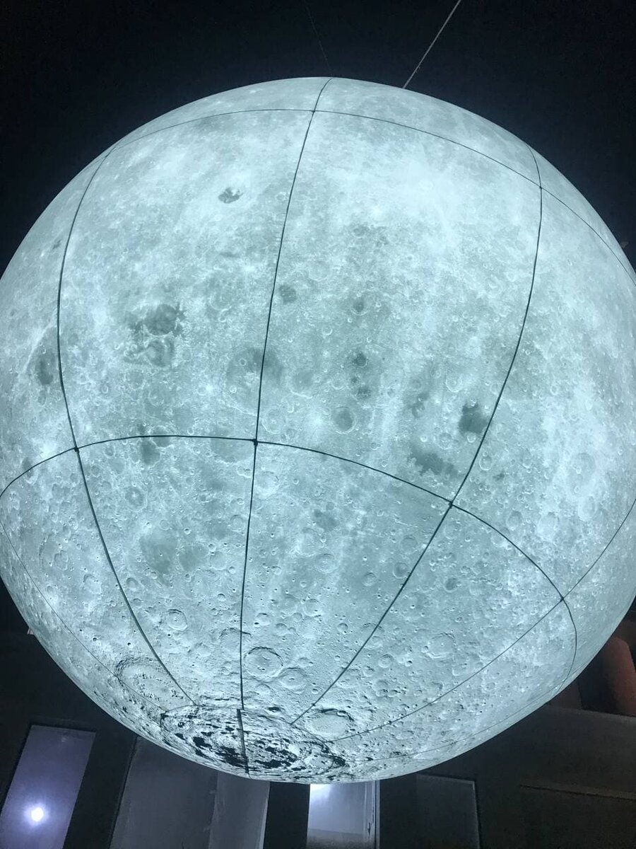 Это моя любимая фотография, здесь виден весь её масштаб