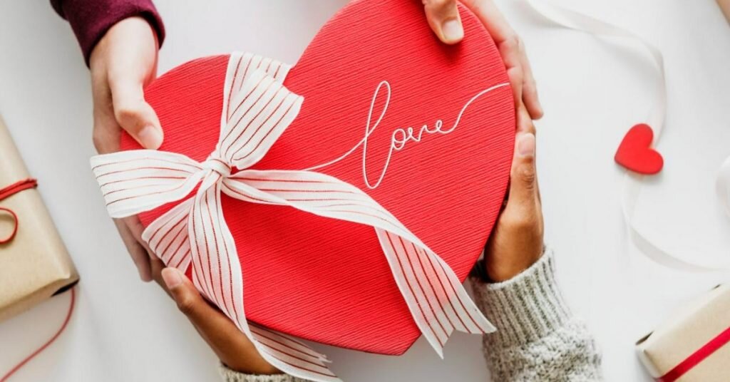 Подарок девушке на 14 февраля