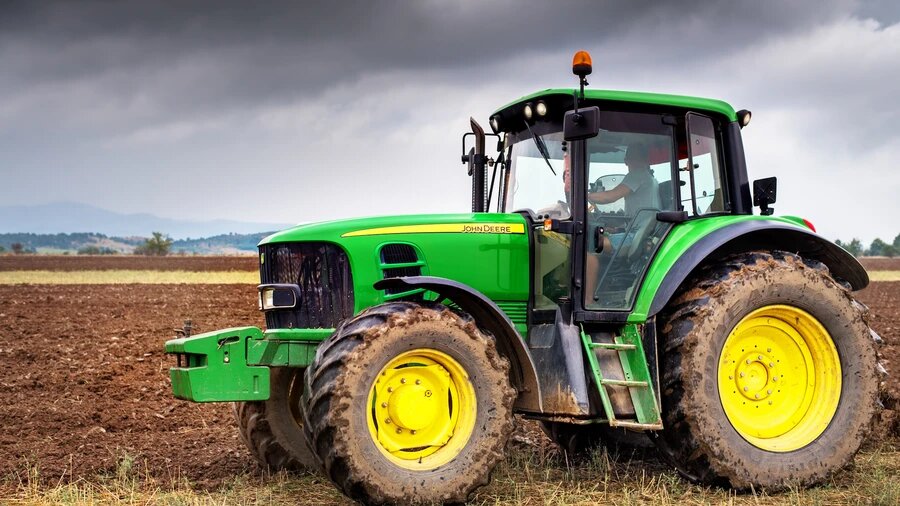 трактор John Deere