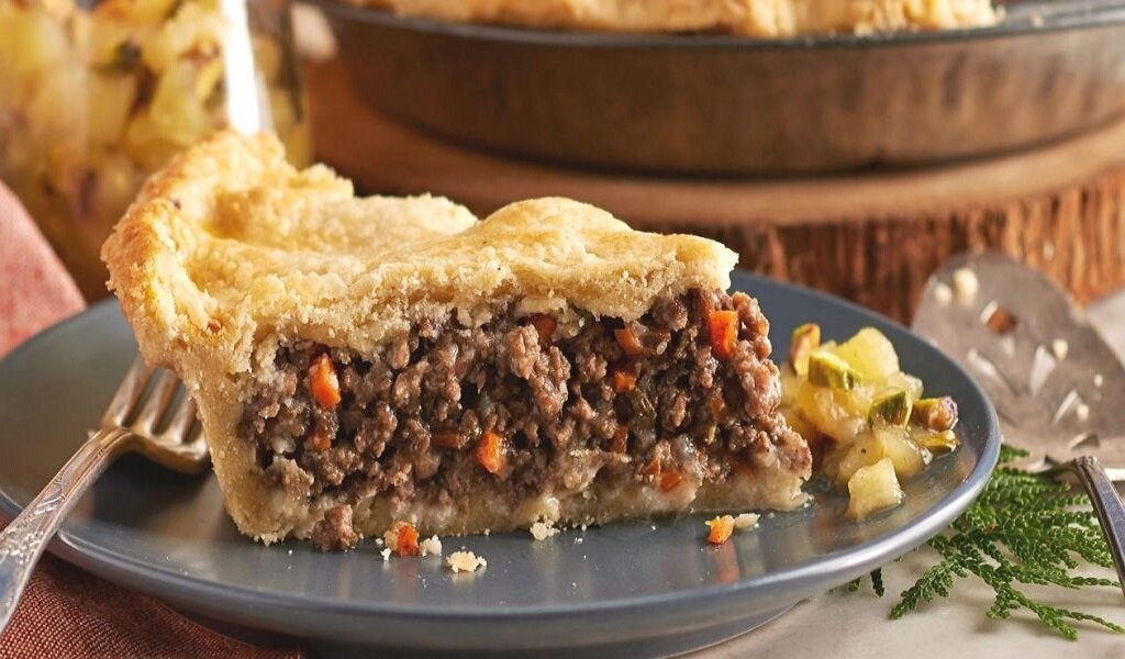 Для канала С.Пудовъ: Рецепт брутального мясного пирога на смальце в духовке.