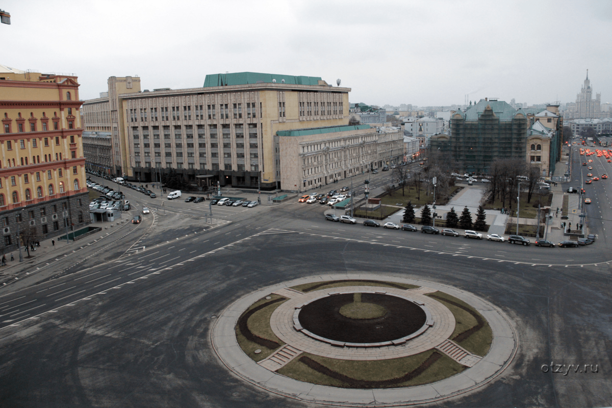 Площадь дзержинского