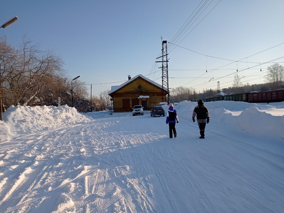 Погода в североуральске. Храм в Североуральске и Карпинске. Лавочка Карпинск. Большая лавочка Карпинск. Карпинск 2022.