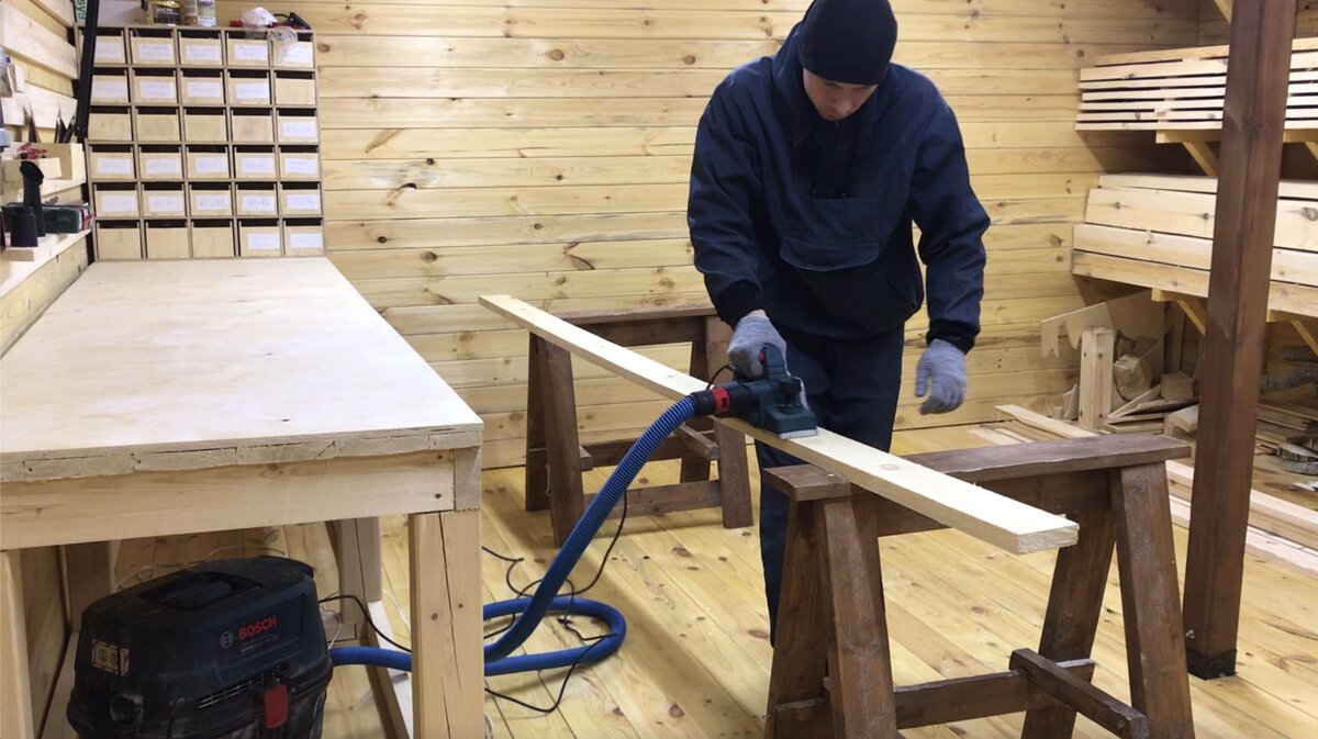 В качестве подготовки материала со всех сторон прошелся рубанком 