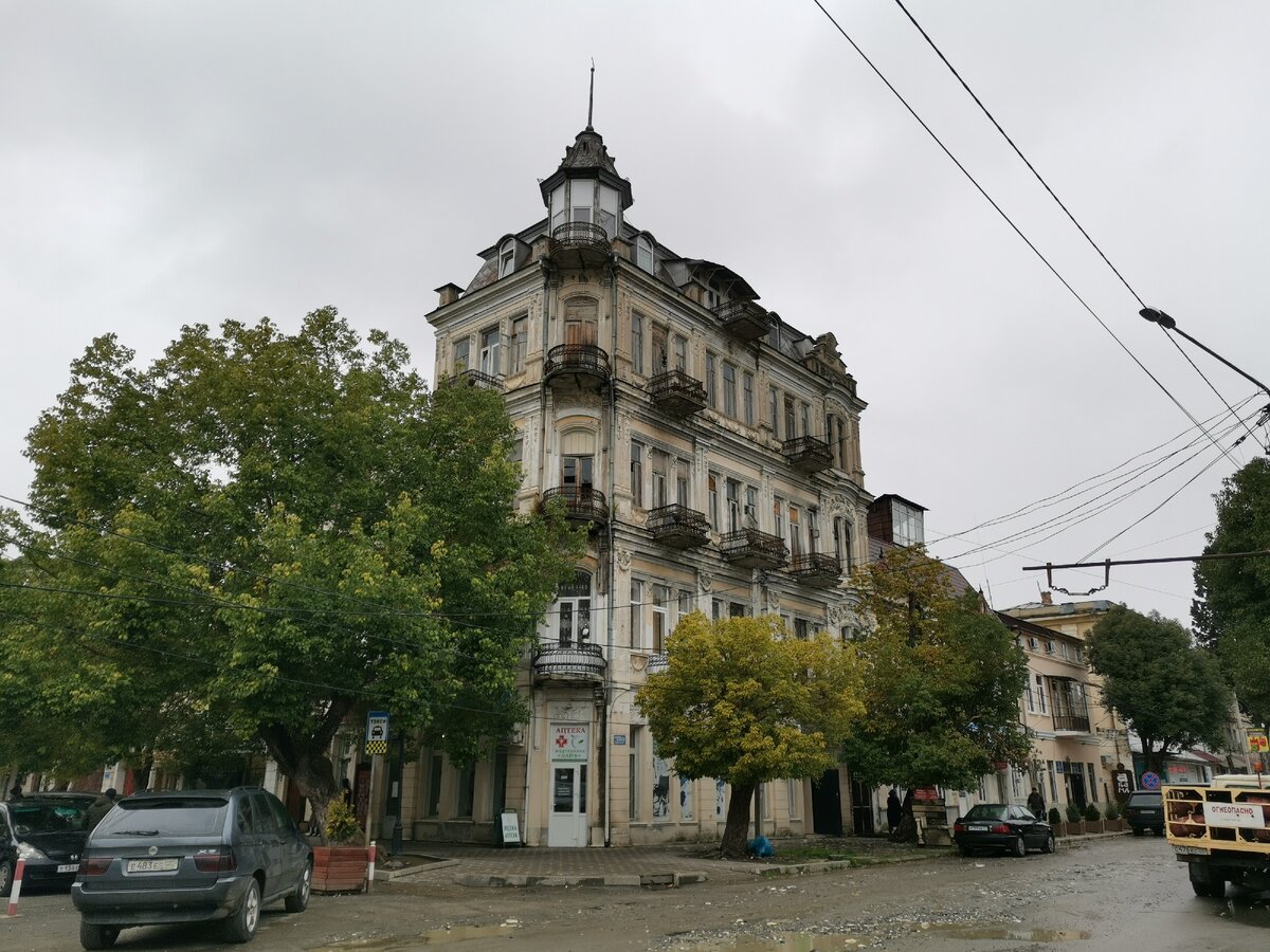 Немного Питера в Сухуме :)