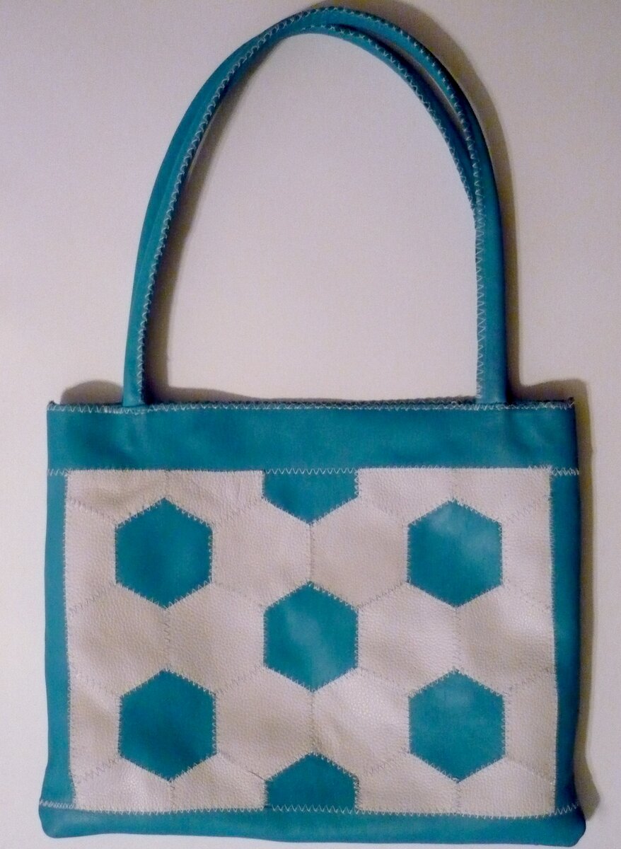 сумка из кожи, сшитая на бытовой машине Pfaff