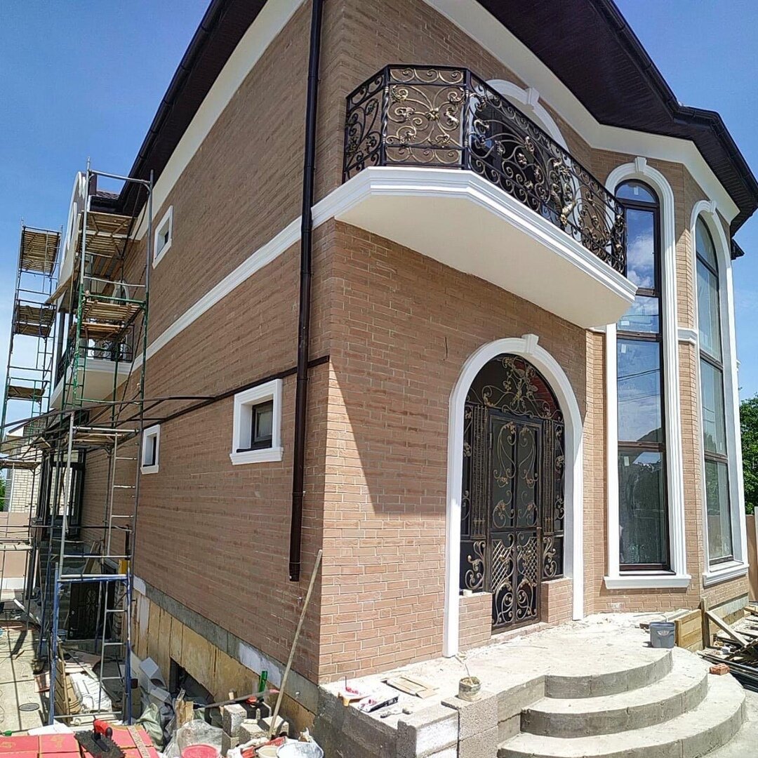 Подкровельный и межэтажный карнизы