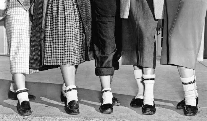 Зимой носили валенки, летом — туфли с носочками. /Фото: itexts.net 