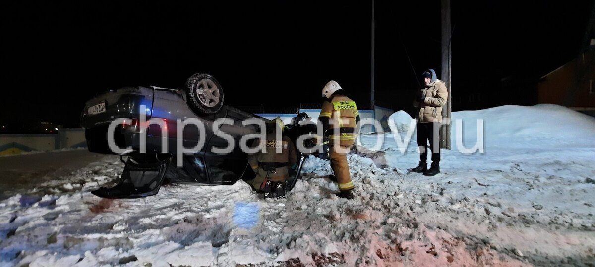На месте работают спасатели областной службы спасения, сотрудники ДПС и пожарной охраны.