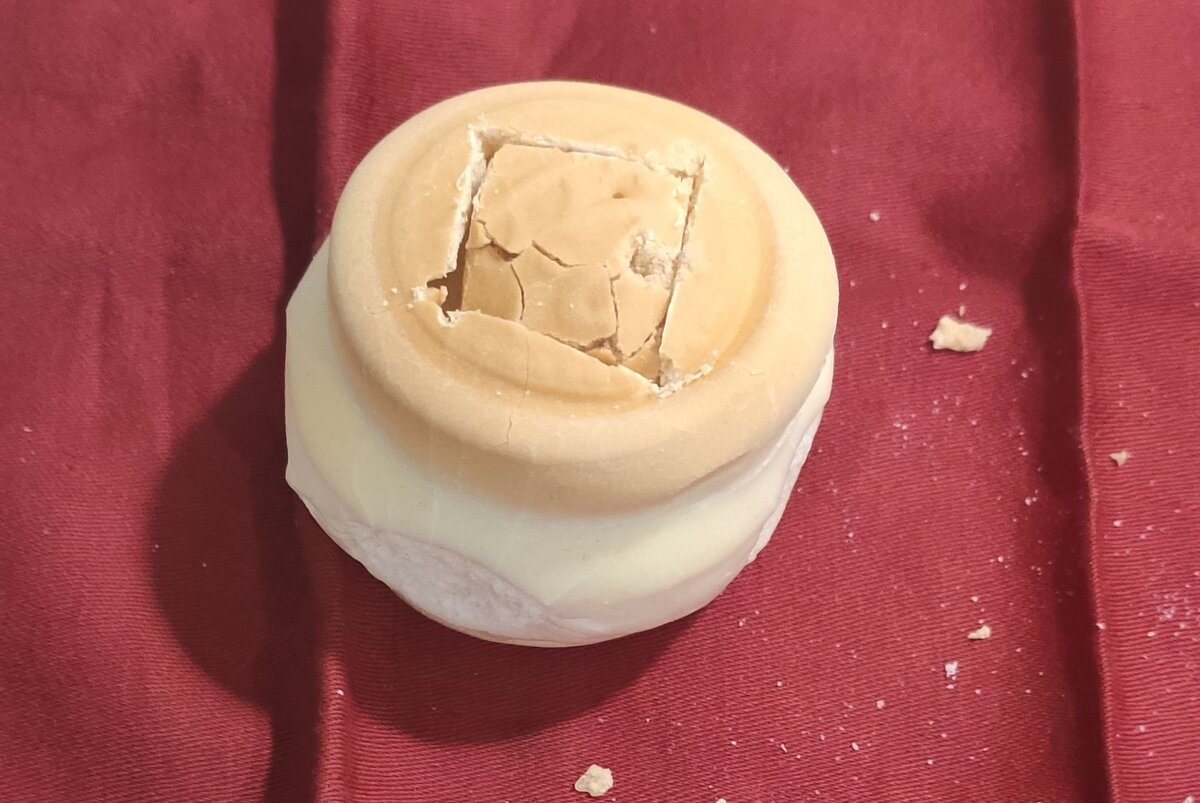 Вырезаем ковчежец с четырех сторон по печати