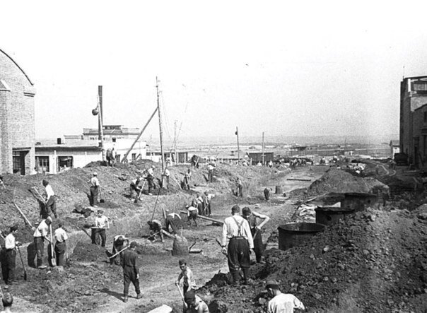 
Военнопленные на строительстве Владимирского тракторного завода. 1944 г.

