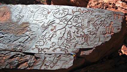 Два солца в небе. Нейтронная звезда класса георотатор - точка в круге. Петроглиф. Аргентина.