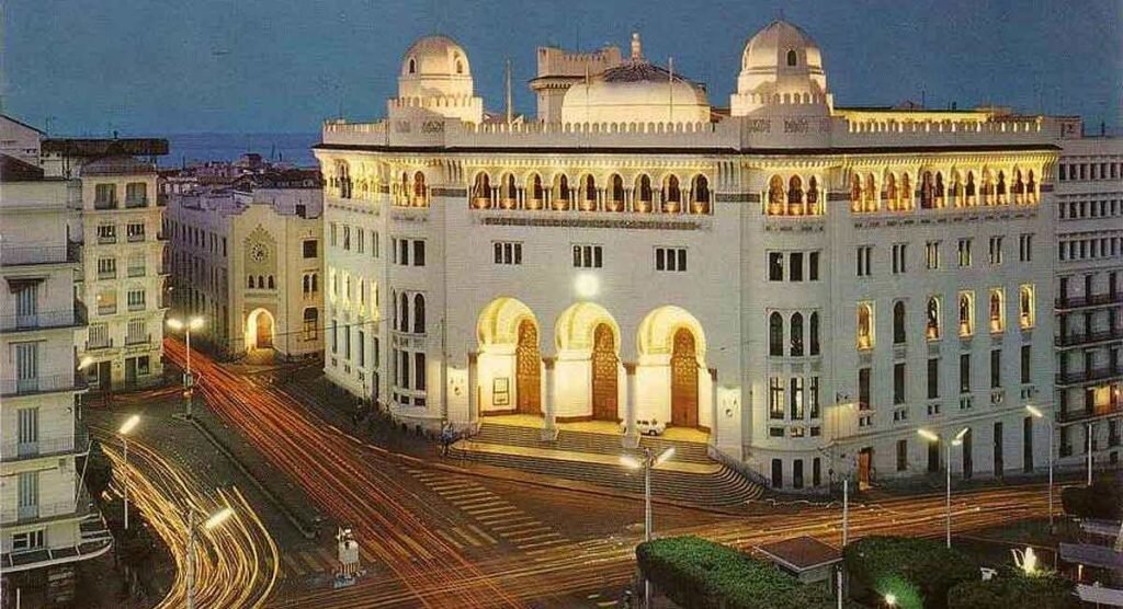 Здание Grande Poste Alger 1910г. постройки. С сайта https://elitepresse.com/