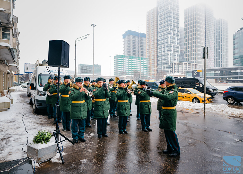 Сотрудники ЦОК ВКС приняли участие в открытии мемориальной доски лётчику-испытателю генерал-майору Владимиру Коккинаки