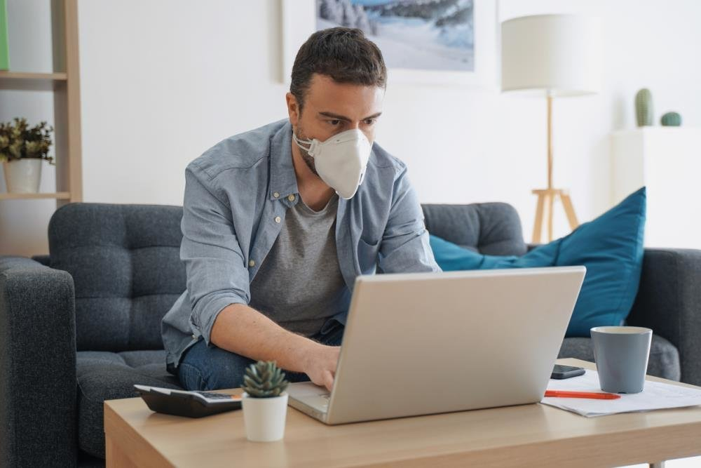 Девушка работает. Logitech cooling pad n100. Работа н дому. Удаленная работа. Работа н дому.