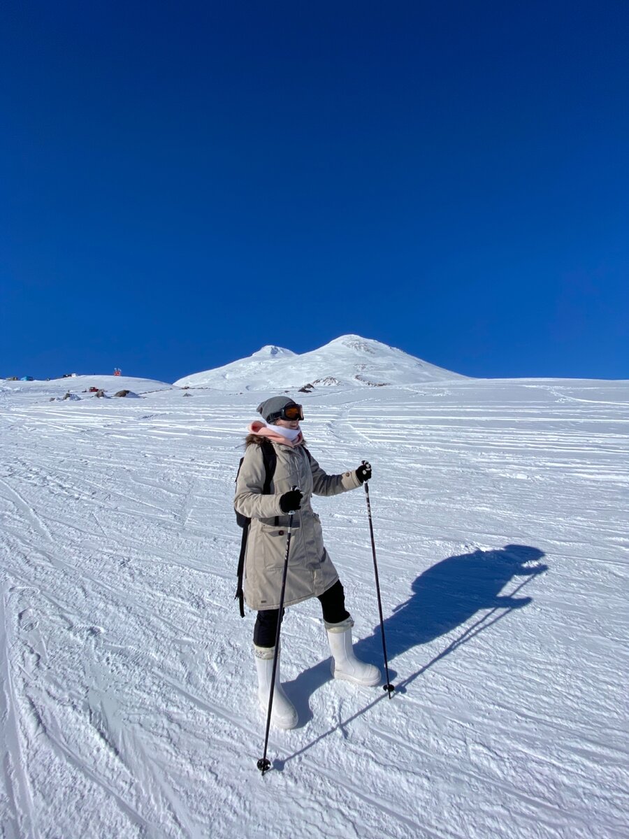 Автор на фоне Эльбруса 