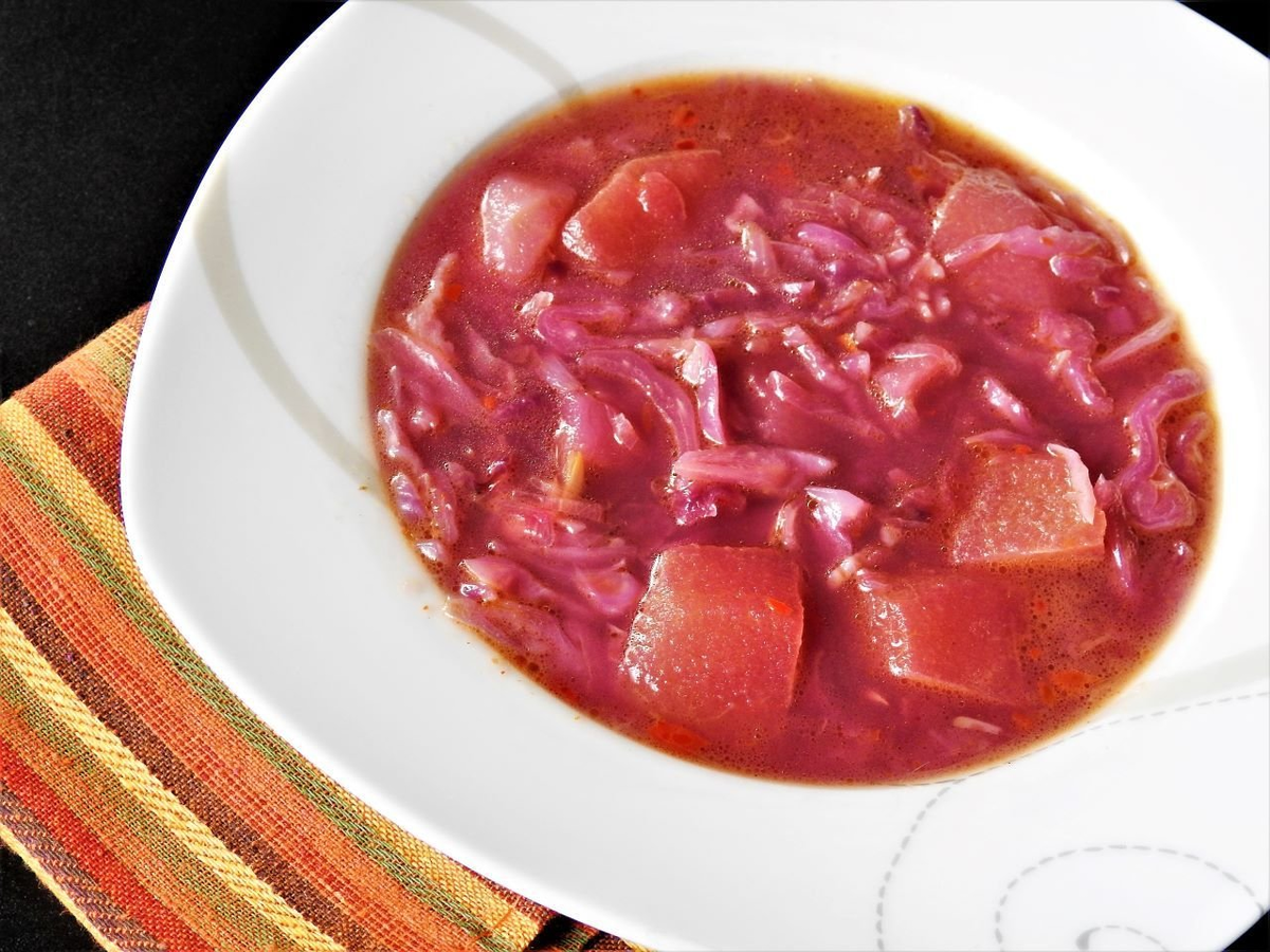 Рецепт супа-пюре из краснокочанной капусты с чесночными гренками с фото пошагово | Меню недели