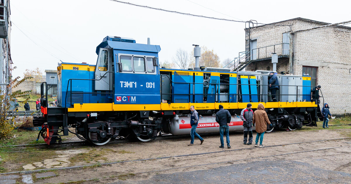 Маневровый тепловоз ТЭМГ1-001 на Людиновском тепловозостроительном заводе во время подготовки к проведению испытаний