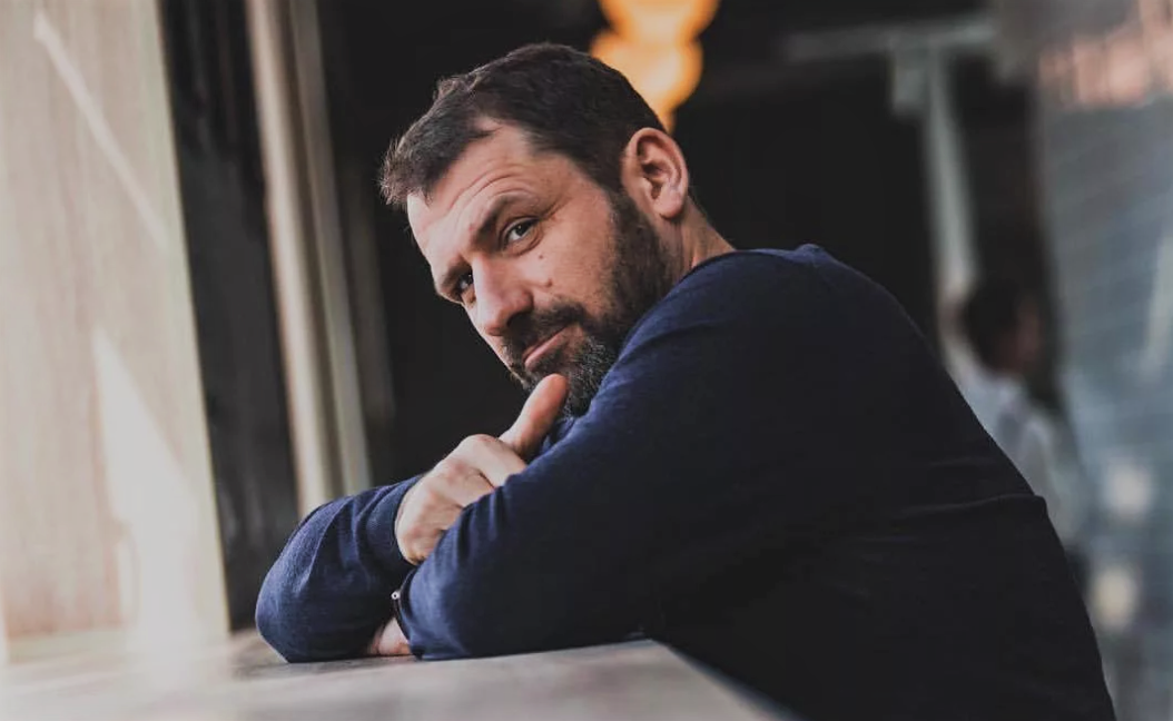 Если человек честно живет и трудится так, что те, кто зависит от него и привязан к нему, живут лучше благодаря тому, что он живет на свете, то можно сказать, что такой человек преуспел в жизни! - Теодор Рузвельт.