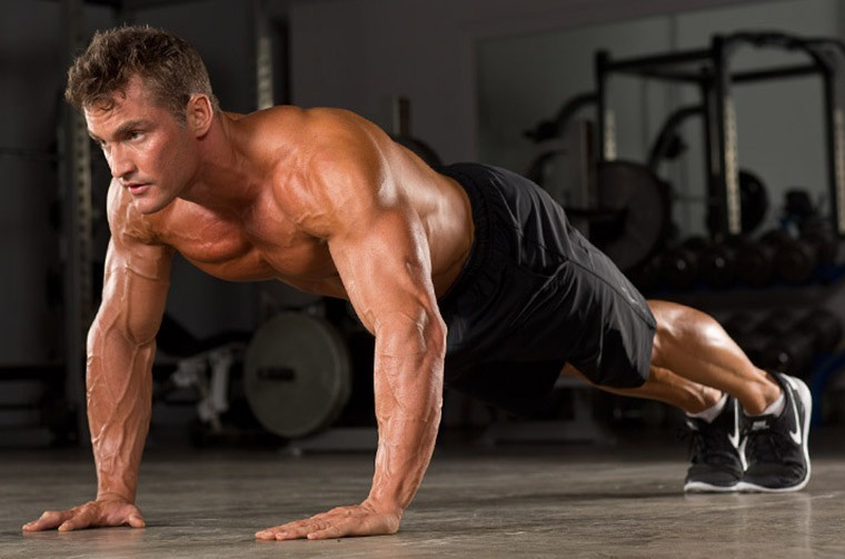 Какие виды тренировок существуют. Классические отжимания. Отжимания от пола. Качок отжимается. Отжимания референс.