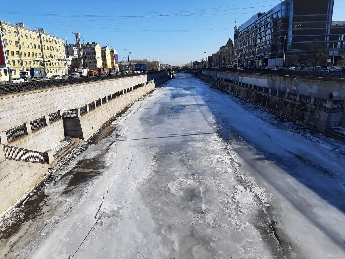 Это мой Обводный. Небольшой мороз и солнце - день чудесный?