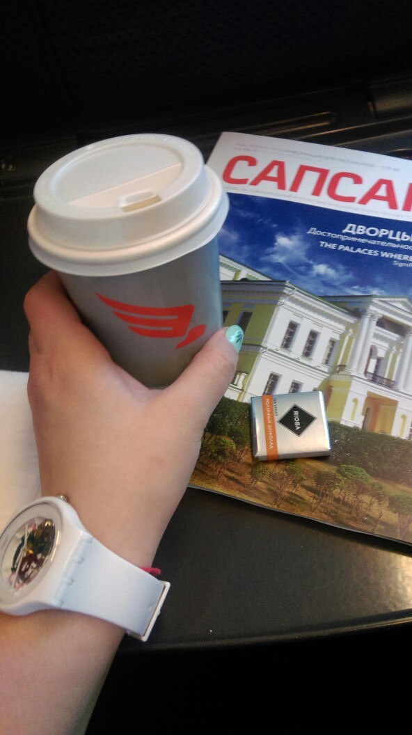 Кофе и шоколадки там дорогие. Лучше брать с собой