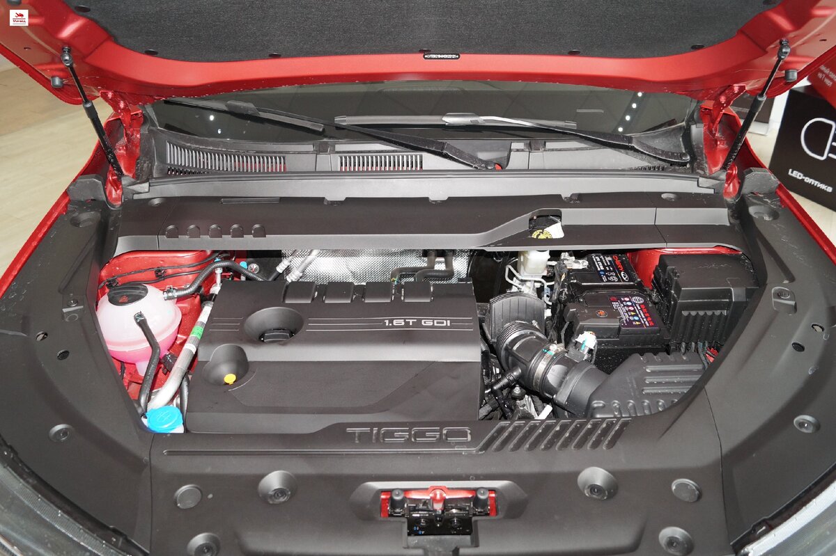 Какой двигатель тигго лучше. Chery Tiggo 7 Pro подкапотное. Chery Tiggo 8 Pro двигатель. Chery Tiggo 8 под капотом. Chery Tiggo 7 Pro подкапотное пространство.