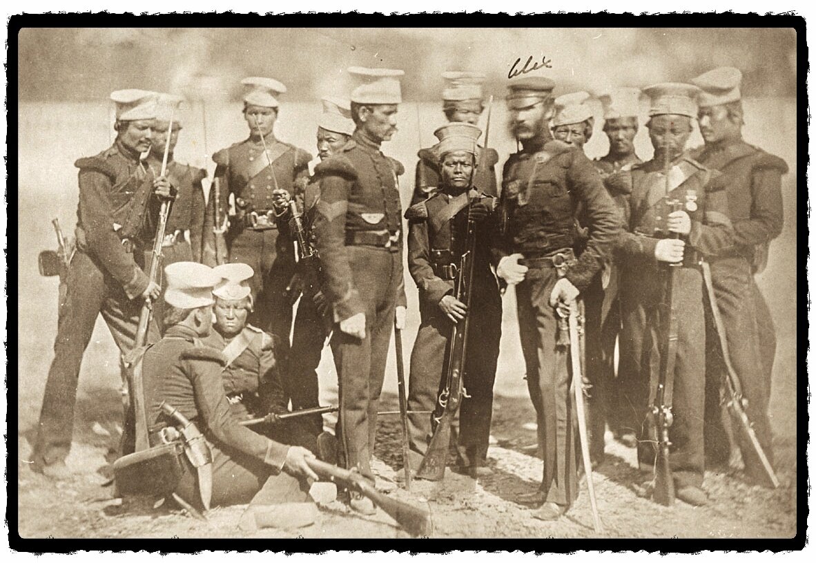 Самая ранняя известная фотография гуркхов (Муссорский батальон), около 1858 года