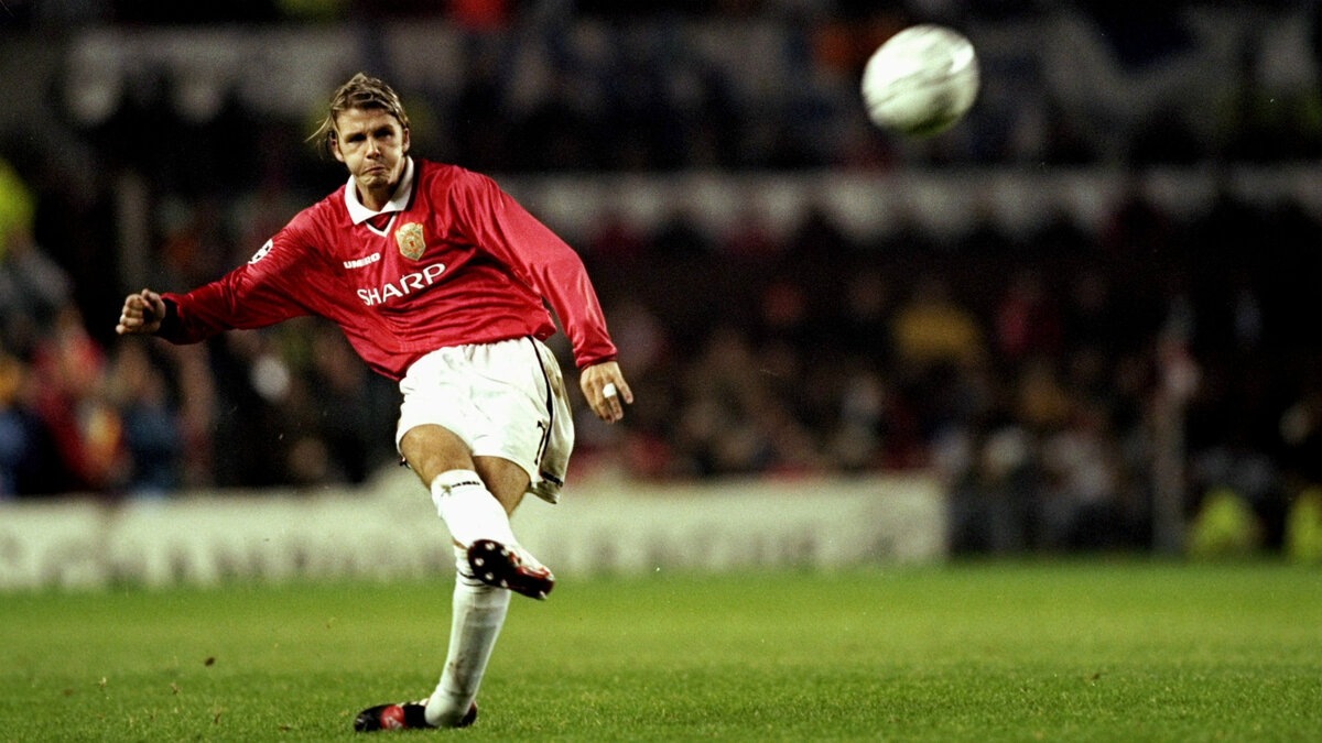 Дэвид Бекхэм открыл счет голам в Английской премьер-лиге 17 августа 1996 года. И сделал это ударом с 50 метров в начале гостевого матча против лондонского "Уимблдона".