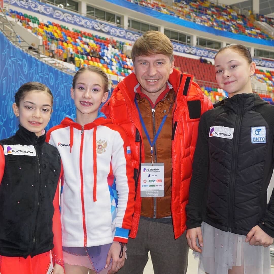 Аделия Петросян, Софья Акатьева, Софья Самоделкина и Алексей Ягудин. Фото из открытых источников