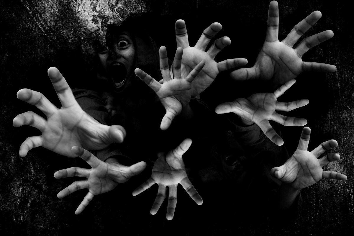 Навязчивые мысли. Много идей в голове. Много страхов. Комплексы человека. Психологическое нападение.