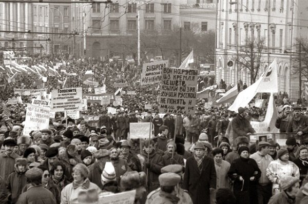 Митинги в преддверии путча. Источник: russianlook.com