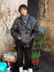 Выжить в столице непросто. Каждый зарабатывает в меру своих возможностей. На фото Юля, учится в ВУЗе, ей 23 года. Деньги шлёт маме в Ульяновск.