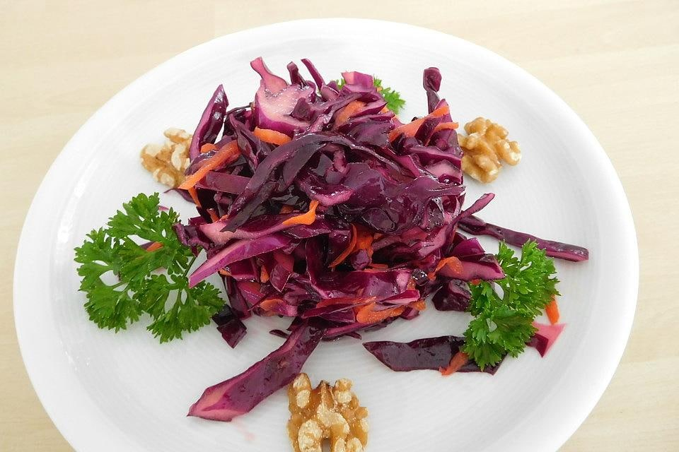 Ингредиенты для «Салат с мясом и краснокочанной капустой»: