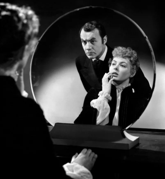Кадр из фильма “Газовый свет” (США, 1944, режиссёр Джордж Кьюкор).
