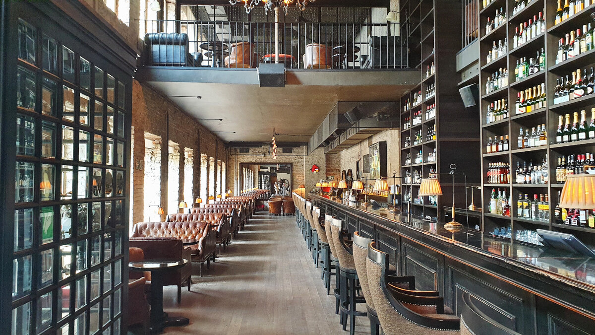 Вид главного зала днём