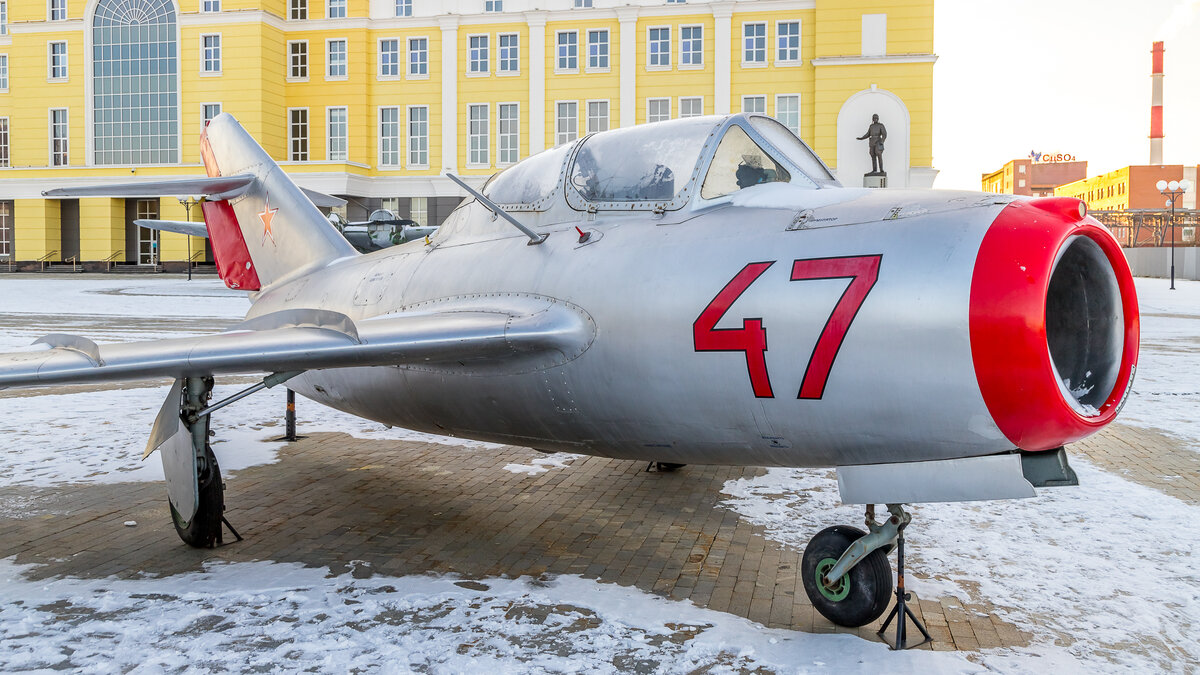 Истребитель с автографом героя СССР. МиГ-15 УТИ | Авиация и техника -  СвердловскАвиа | Дзен