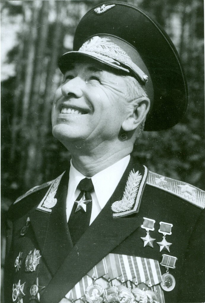 Маршал авиации. Николай Михайлович Скоморохов. Маршал авиации Скоморохов Николай Михайлович. Скоморохов Николай Михайлович 19.05.1920 - 14.10.1994. Скоморохов Николай Михайлович Советский лётчик