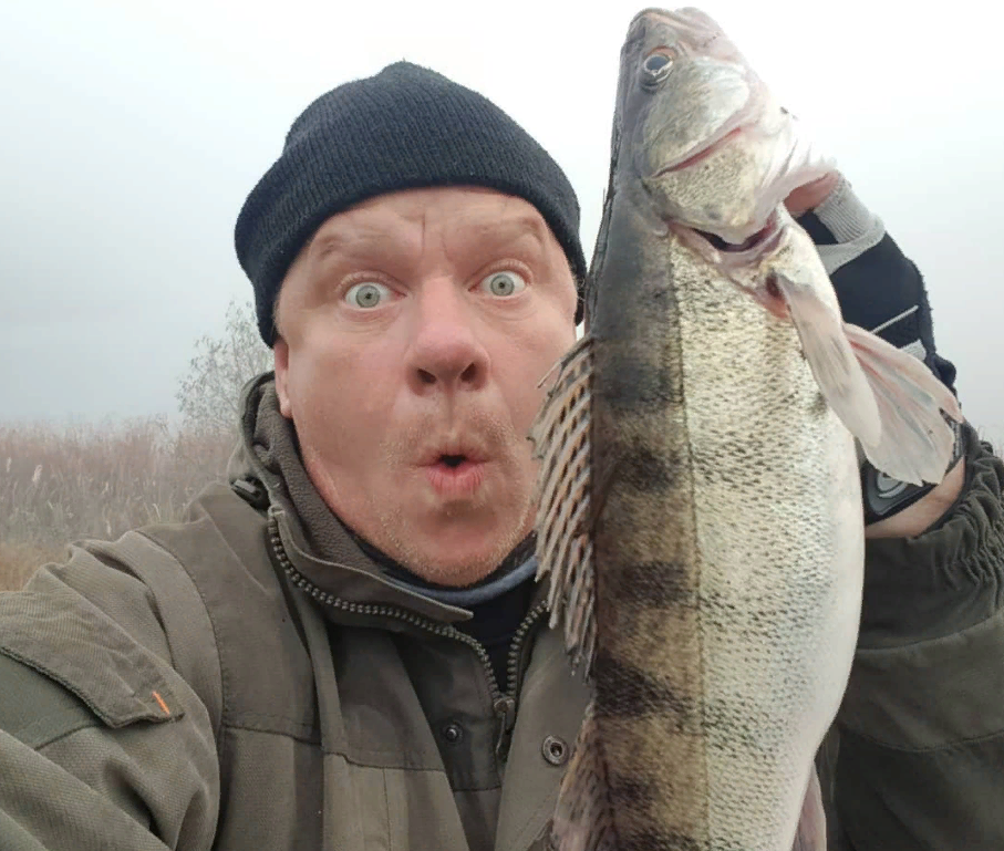 Блохин любит ловить рыбу