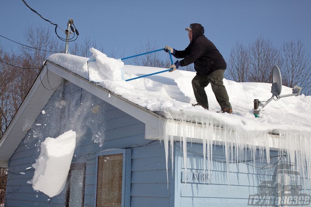 Методы очистки крыш от снега и льда