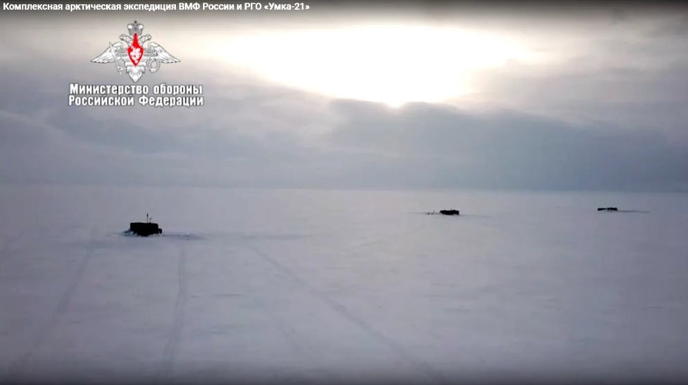 Одновременное всплытие, Арктика. Фото МО РФ. 
