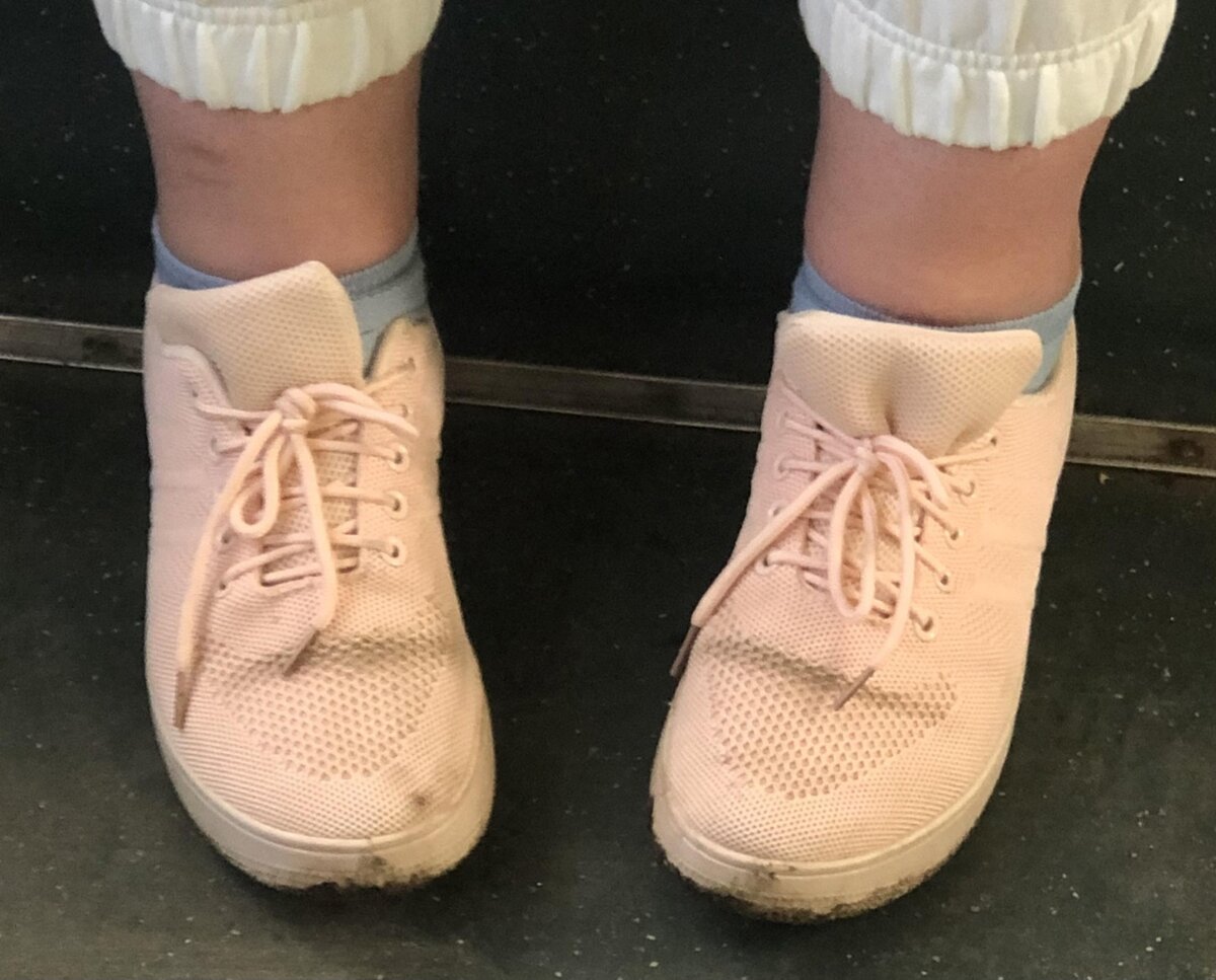 Ноги не мои. Но они так трогательно косолапили!