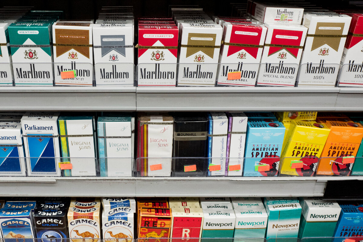 Для многих не будет секретом, что оригинальный сигареты из США нельзя официально купить в России. Где же их достать? Раньше, около 5-10 лет назад в табачках продавали из-под полы.