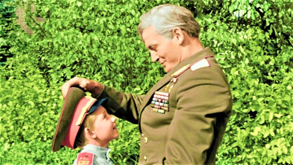 Кадр из фильма "Офицеры"