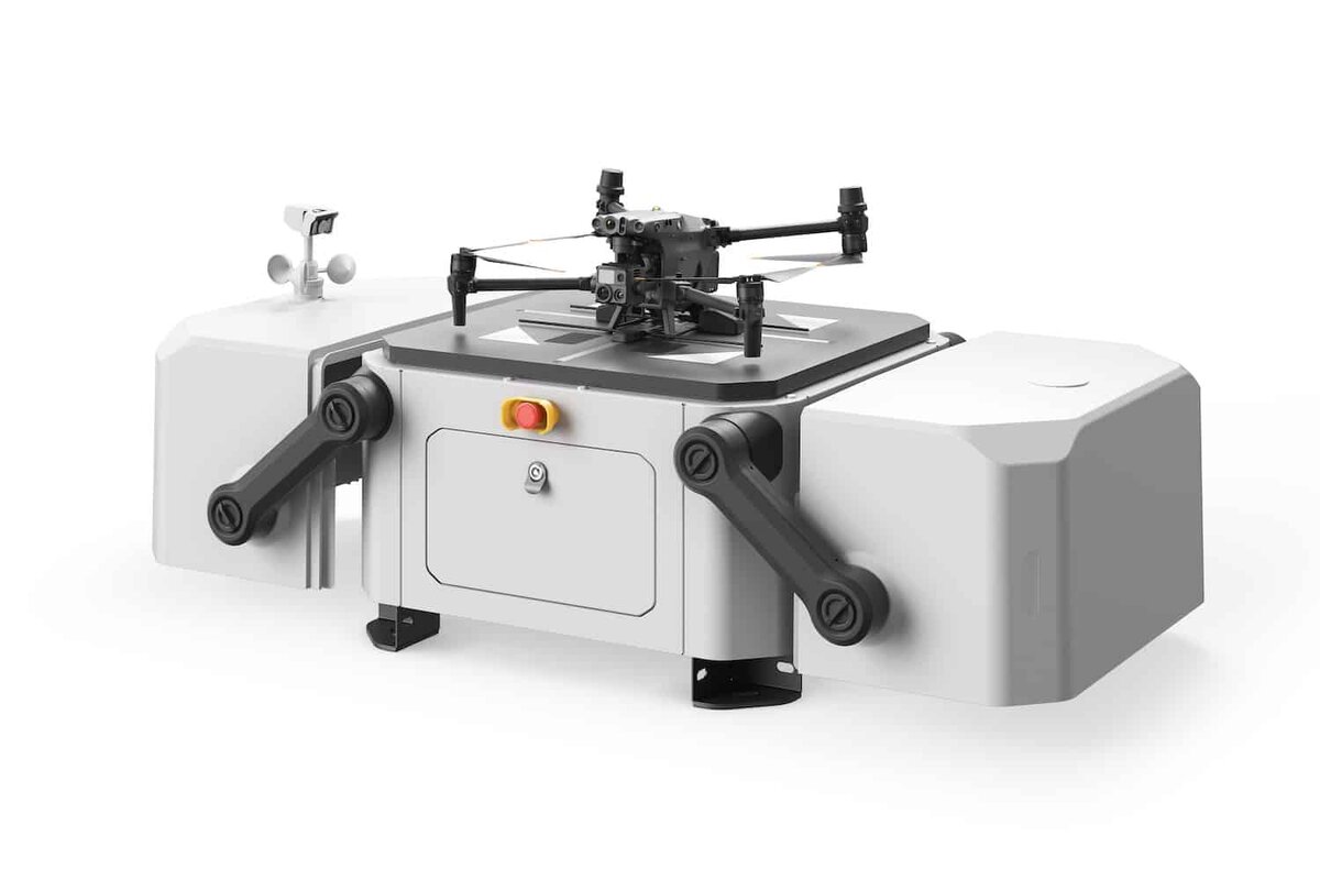 Зарядная станция DJI Dock и DJI Matrice 30